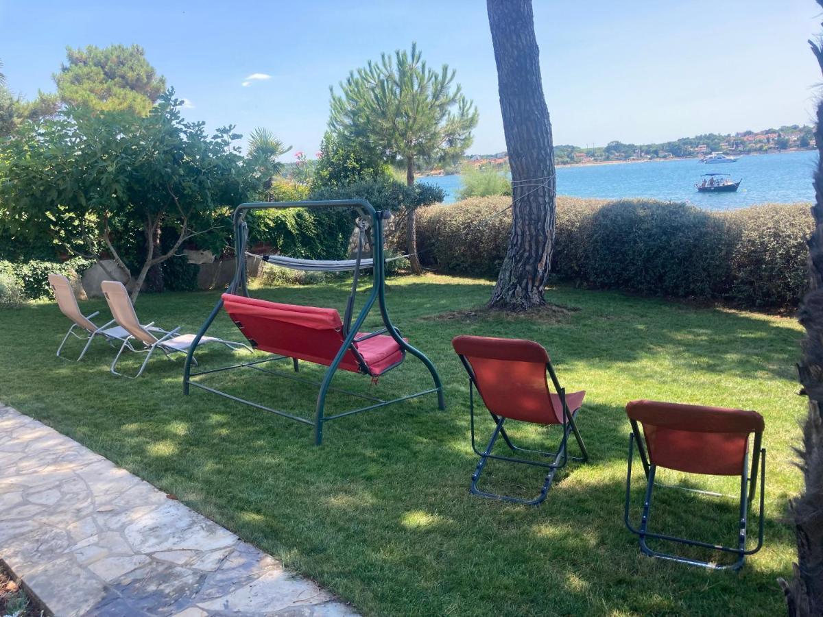 Karigador Beach House Bagian luar foto