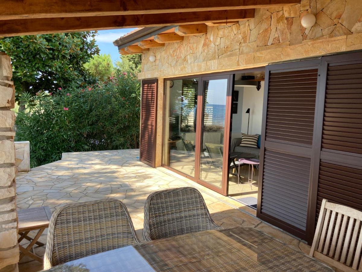 Karigador Beach House Bagian luar foto