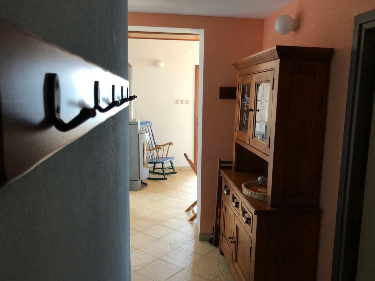 Karigador Beach House Bagian luar foto